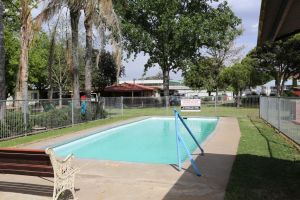 Young Caravan Park - Accommodation NSW